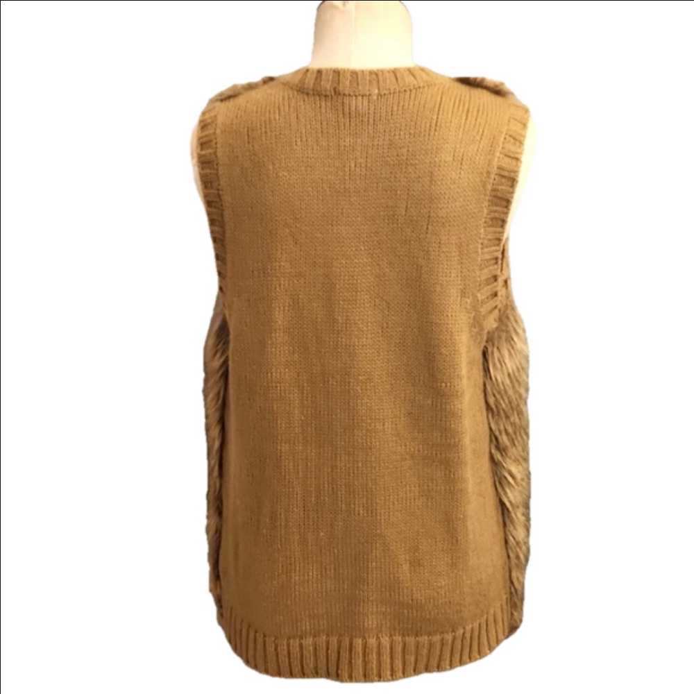 Womens Xhilaration camel/ brown faux fur vest size M. - Picture 5 of 12